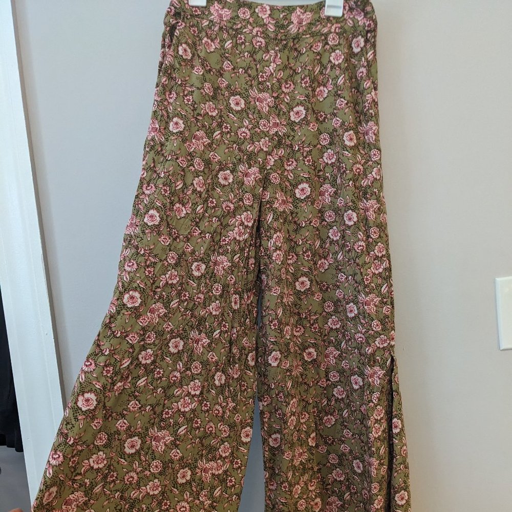 Jessica Simpson floral flow pants w slit M